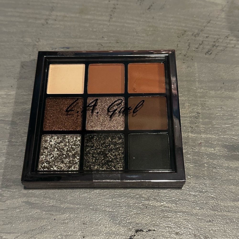 Cream and Brown Eyeshadow Palette with Shimmer and Matte Finishes